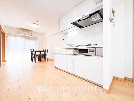 太陽の恵みを一気に受けた明るく暖かい住まい。吹きぬける風を感じながら爽やかで風通しの良い暮らし。