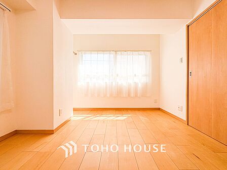 やわらかな陽射しが心地よい落ち着いた住空間。