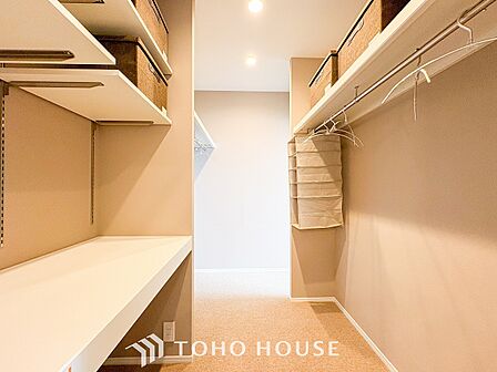 衣類だけでなく大きな荷物も収納でき、お部屋がすっきりします。