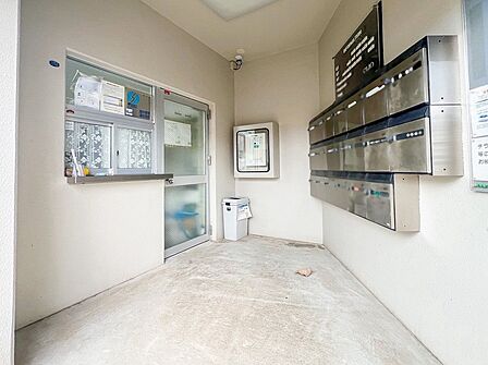 訪れるゲストや住む人を優しく迎え入れてくれる明るい空間です。