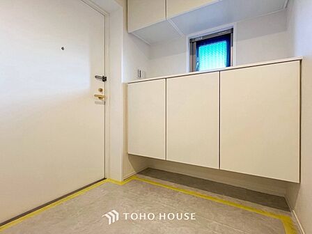 居住者の帰り、訪れる方を優しく迎えてくれる玄関です。