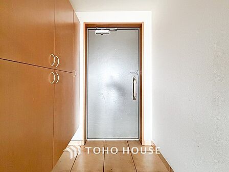 居住者の帰り、訪れる方を優しく迎えてくれる玄関です。