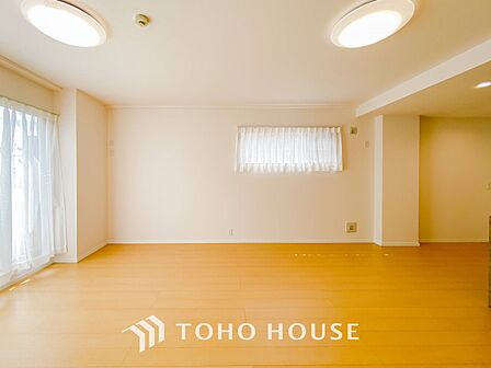 落ち着いた色調のリビングは家族団欒の憩いの場所です。