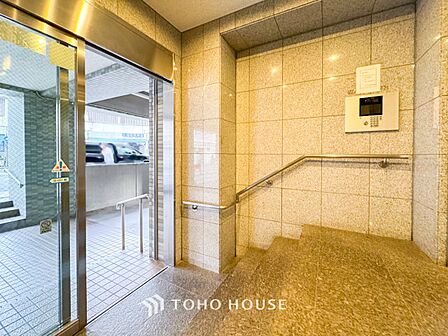 訪れるゲストや住む人を優しく迎え入れてくれる明るい空間です。