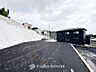 外観：現地土地写真『快適』は「家」と「街」と「環境」が調和した時に訪れるだと改めて感じさせてくれます。