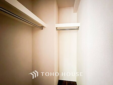 普段使わない季節用品やトランクなど大きなものもラクラク収納できる広さがございます。