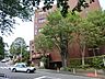 周辺：豊富な診療科目がある頼れる総合病院。時間帯によって送迎バスもございます。