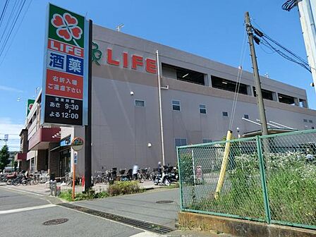 毎日の食卓を彩る食料品から日用品まで取り揃えています。