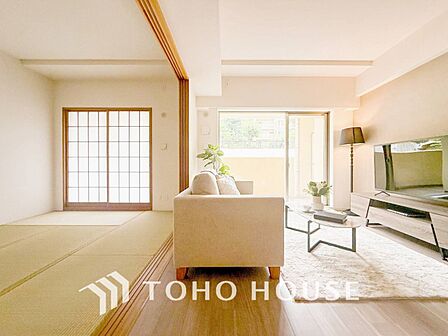 あたたかい日差しがたっぷり降り注ぐLDKは自然と家族の顔があかるい笑顔に。