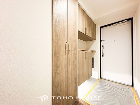 居住者の帰り、訪れる方を優しく迎えてくれる玄関です。