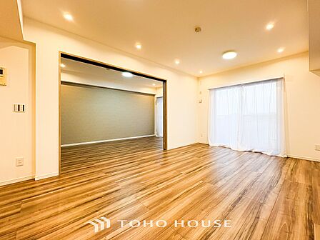 落ち着いた雰囲気に包まれた伸びやかな空間で、ゆったりと家族団らんの時間を過ごせます。