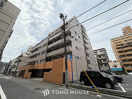 前面道路含む現地写真『快適』は「家」と「街」と「環境」が調和した時に訪れるだと改めて感じさせてくれます。