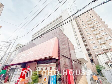駅やお買物施設が徒歩圏に揃う、便利な住環境も魅力です。