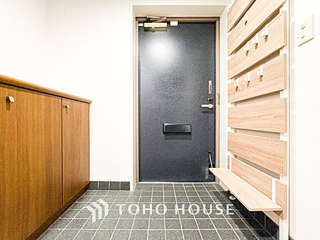居住者の帰り、訪れる方を優しく迎えてくれる玄関です。