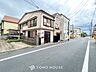 外観：前面道路含む現地写真『快適』は「家」と「街」と「環境」が調和した時に訪れるだと改めて感じさせてくれます。