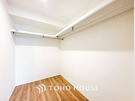 衣類だけでなく大きな荷物も収納でき、お部屋がすっきりします。