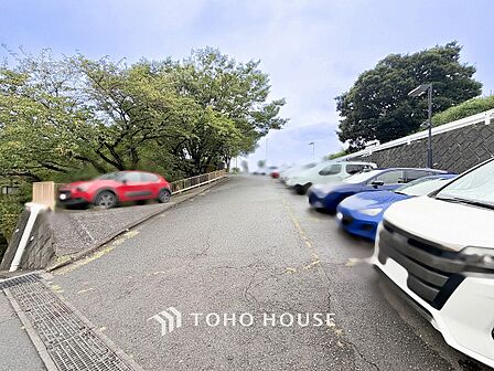 敷地内に駐車スペースがあると、日々の暮らしのをスムーズに運ぶ事が出来ます。(現在空き無し)