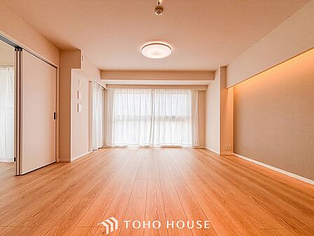 落ち着いた雰囲気に包まれた伸びやかな空間で、ゆったりと家族団らんの時間を過ごせます。