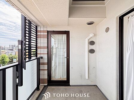 心地よい風を肌で感じることのできるバルコニー。