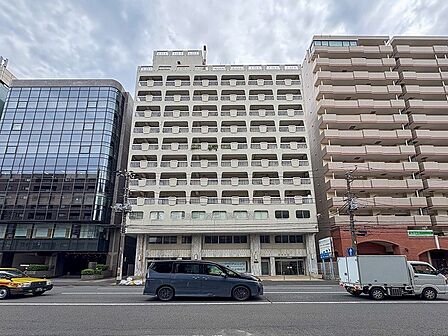 前面道路含む現地写真『快適』は「家」と「街」と「環境」が調和した時に訪れるだと改めて感じさせてくれます。