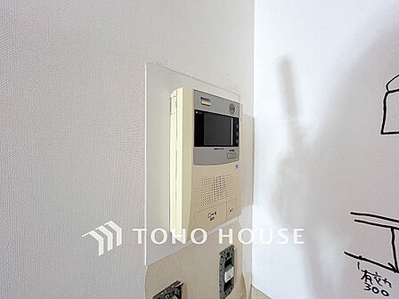 誰が来てもわかる様にモニター付きインターホンを設置。