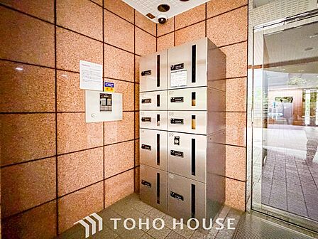 普段留守がちなご家族にも安心な宅配ボックスを完備。