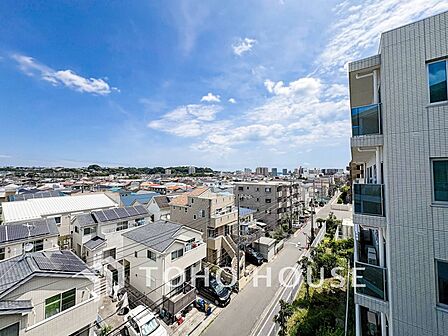 開放的で気持ちの良い眺望と青い空を満喫できます。