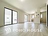 室内：光と風があふれる開放的なリビングダイニングには自然と家族みんなが集まってきます。