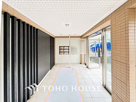 光あふれる開放感あるエントランスは上質で洗練された空間。