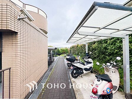 敷地内に駐輪スペースがございます。