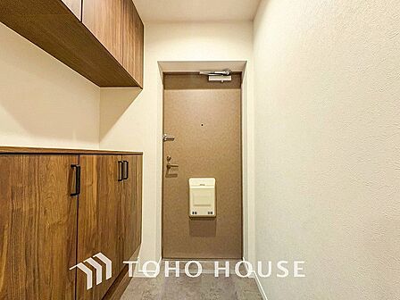 居住者の帰り、訪れる方を優しく迎えてくれる玄関です。