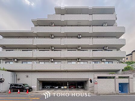 時代の流れに惑わされないシックなカラートーンで街並みに溶け込む外観。