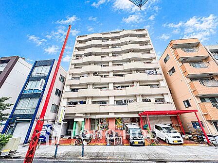 時代の流れに惑わされないシックなカラートーンで街並みに溶け込む外観。