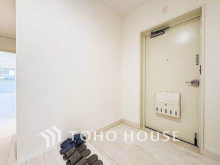 居住者の帰り、訪れる方を優しく迎えてくれる玄関です。