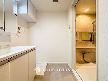 ご家族の1日が始まり、1日の終わりを締めくくる洗面空間。