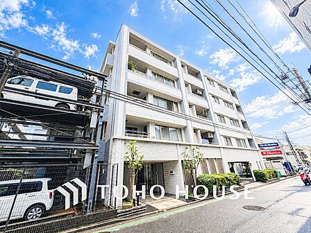 前面道路含む現地写真『快適』は「家」と「街」と「環境」が調和した時に訪れるだと改めて感じさせてくれます。