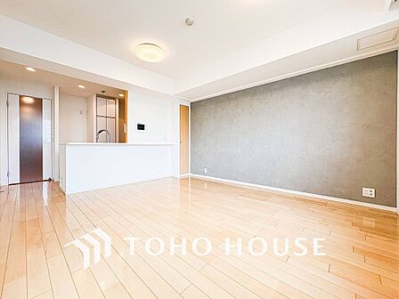 忙しい朝でも、しっかり家族が揃って食事をして頂けるゆとりある大きさのダイニングスペース。
