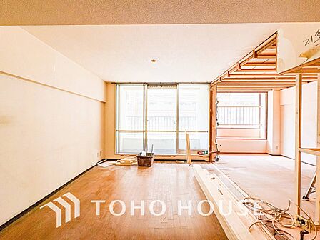 対面式キッチンのあるLDKで家族の会話が弾みます。