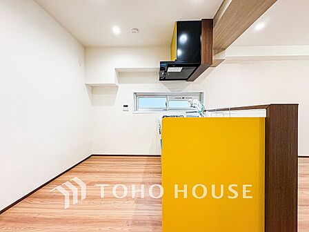 機能的で使い勝手のよさそうなキッチン。明るく清潔感があります。