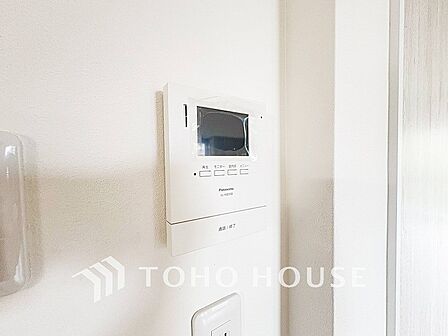 誰が来てもわかる様にモニター付きインターホンを設置。