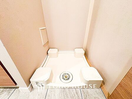 洗濯機を配置しても十分なスペースを確保しております。