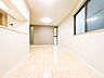 室内：開放感あるリビングダイニング。ご家族とのんびりしたひと時を過ごせますね。