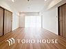 リビング/ダイニング：落ち着いた雰囲気に包まれた伸びやかな空間で、ゆったりと家族団らんの時間を過ごせます。