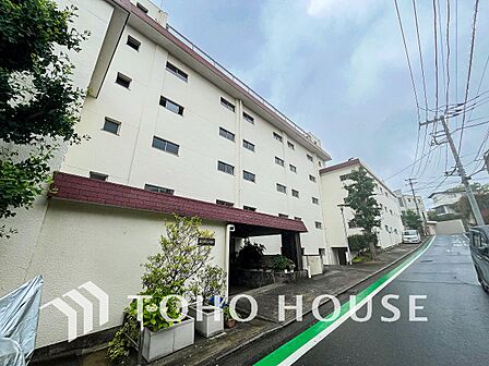 表現された空間は豊かな光と風を纏い、暮らしの時間を豊かにしてくれます。