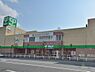 周辺：スーパーは内装をリニューアルしてお手頃商品も多く豊富な品揃え。大型の駐車場が無料なのも嬉しい。