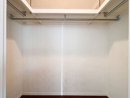衣類だけでなく大きな荷物も収納でき、お部屋がすっきりします。