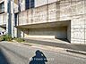 駐車場：カースペースもゆとりある空間を保っています。