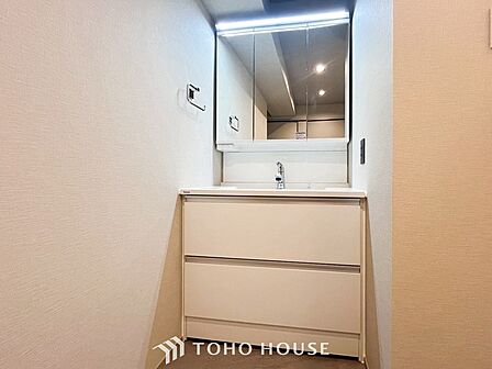 洗面台・洗面所十分な大きさの洗面台は、朝の慌ただしい時間でも余裕とゆとりを感じて頂けます。