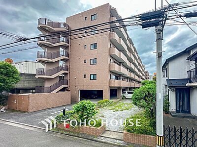 外観:前面道路含む現地写真『快適』は「家」と「街」と「環境」が調和した時に訪れるだと改めて感じさせてくれます。 外観:前面道路含む現地写真『快適』は「家」と「街」と「環境」が調和した時に訪れるだと改めて感じさせてくれます。