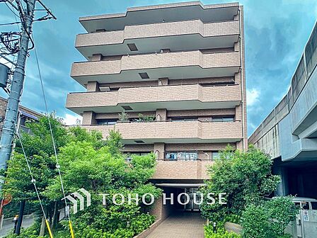 風を感じ青い空から太陽の恵みを感じる温もり溢れる佇まい。